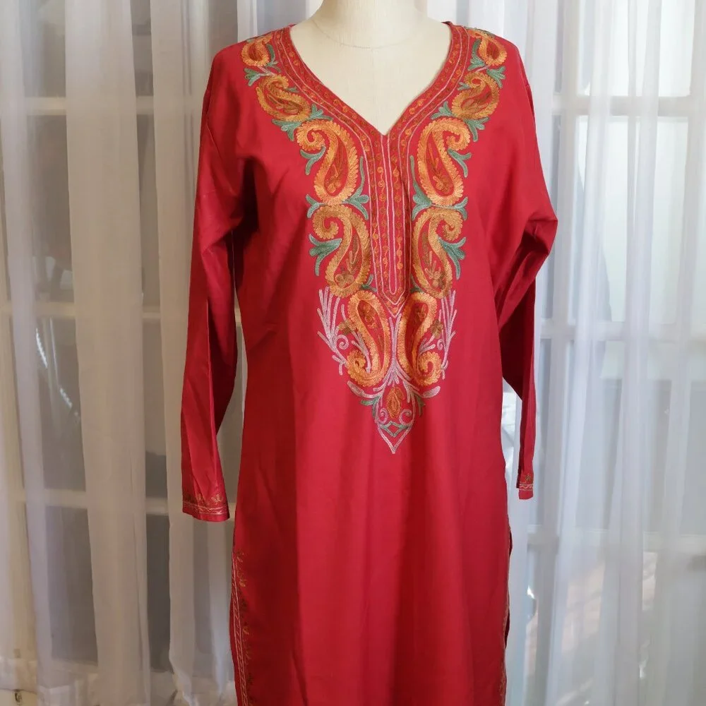 NWOT Large Red Tunic with Beautiful Design - Picture 1 of 4